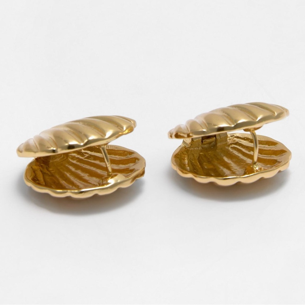Free People Unique Vintage Gold Clam Shell Earrings OS - Picture 2 of 9